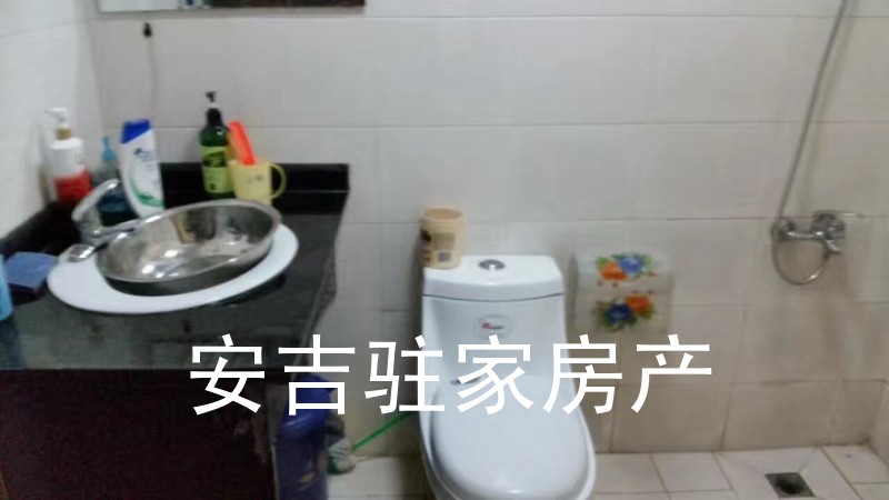 安吉老二中对面