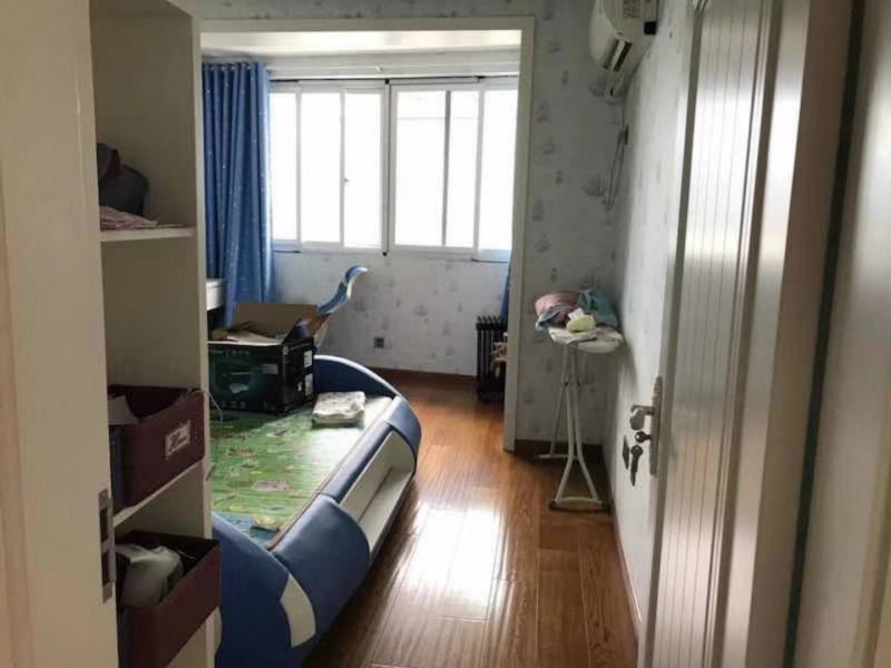 真实笋盘：品质小区，大4房，豪华装修，满五税少，业主急售！！