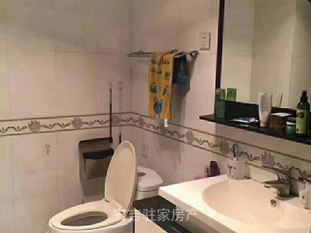 市中心位置春天尚居边上的宁鑫花园140方精装修,领包入住哦,原价130万,直降15万,只要115万