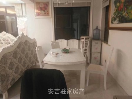 市区中心位置,县镇府边上,高大上小区二楼,嘉鸿苑,140方,只要158万