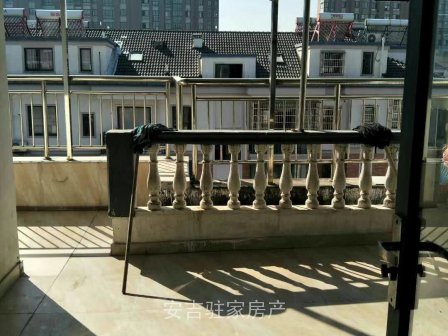 红枫苑实用面积120带车库三室精装只卖55万