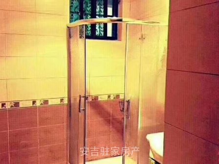 丽景湾小区内好位置四室两卫还带大车库只要130万