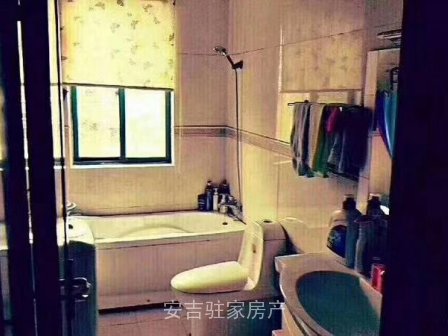 丽景湾小区内好位置四室两卫还带大车库只要130万