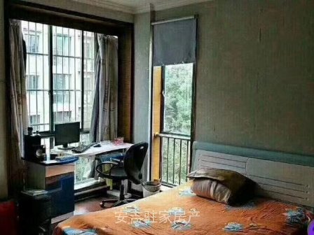 丽景湾小区内好位置四室两卫还带大车库只要130万