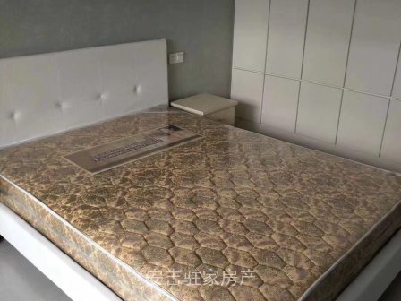 经典户型三室两卫新装修只卖107万新家园好位置哦