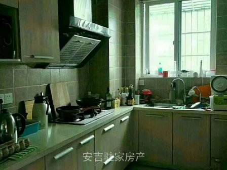 山水华庭市中心位置3室2卫三楼带车位带储139方只卖140万