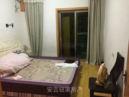市中心2楼3室双阳台新厨房新卫生间只要68万哦
