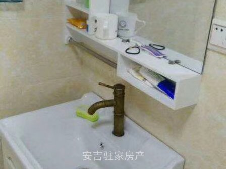香溪堤岸六加阁三室一卫白色装修拎包入住只卖73万
