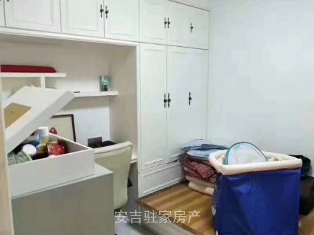 市区中心位置豪华装修步行街2楼3室2卫送大露台