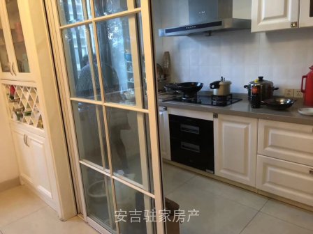好位置好楼层尚城公馆2楼3室2卫豪华装修带大储藏室只售143万哦