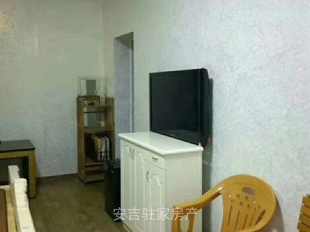 好位置单身公寓白色新装修每月只要1200