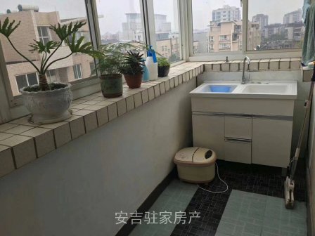 汇丰北苑精装两室带书房实面积120平只要60万一口价!