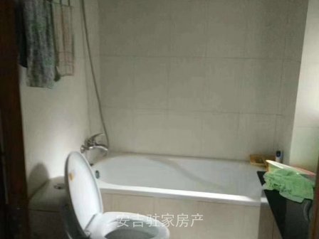 县政府边上精装三室只要2500半年付哦