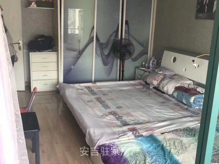 宁馨花园精装两室送阳台送露台只要53万哦!