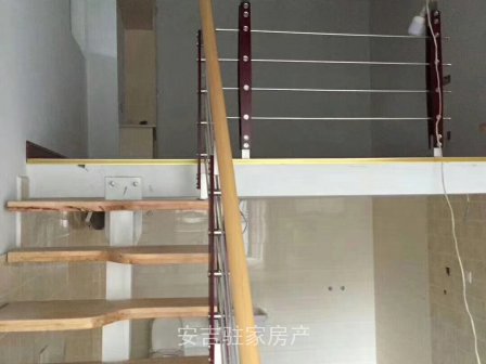 是中心位置铭鸿公寓一楼实用面积50多方单身公寓只售33万一口价