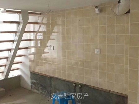 是中心位置铭鸿公寓一楼实用面积50多方单身公寓只售33万一口价