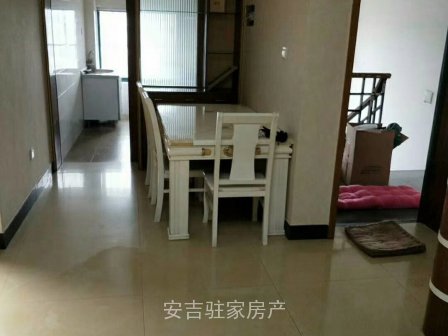 花鸟市场六楼93方送大露台装修不错哦!朝南只卖66万一口价