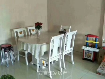 浒畔居东区二楼婚装2室2厅一厨一卫实用面积90方停车方便只卖73万