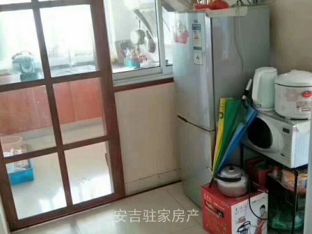 浒畔居东区二楼婚装2室2厅一厨一卫实用面积90方停车方便只卖73万