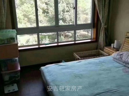 浒畔居东区二楼婚装2室2厅一厨一卫实用面积90方停车方便只卖73万