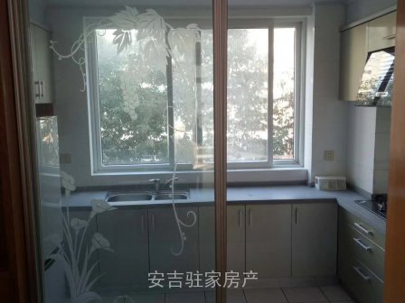 市中心位置天平花园三室两卫精装修拎包入住只租2800