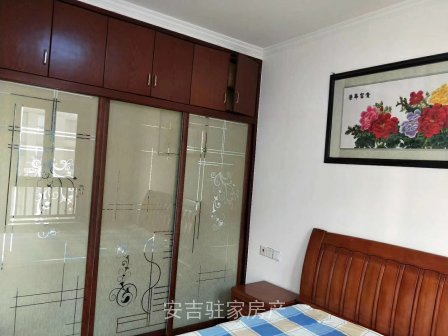 高档小区万邦沁河湾单身公寓65平精装拎包入住只要2500还包物业!