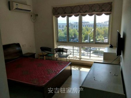 水岸人家四楼单身公寓拎包入住只要1500