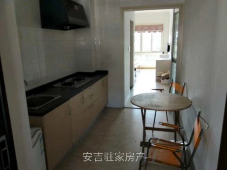 水岸人家四楼单身公寓拎包入住只要1500