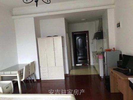 凤栖花园吉祥阁四楼单身公寓43方只要1600还包物业费网络费哦!