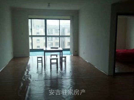 佳源广场112平简装每月只要1350而且年租还包物业费哦!