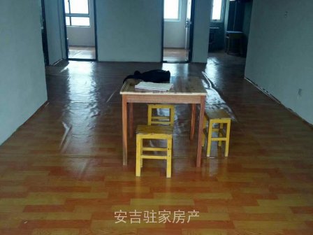 佳源广场112平简装每月只要1350而且年租还包物业费哦!