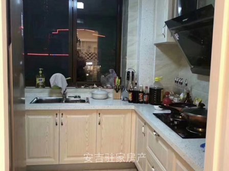 美颂广场二楼全新婚装拎包入住只要145万包过户哦不要错过!