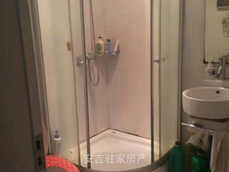红枫苑4楼楼132方3室2厅2卫保养很好还带储藏室客厅通阳台一小学区房只要119万