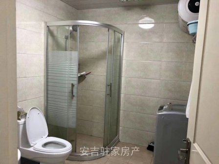 好位置城北小区三室精装拎包入住很干净!只要2200