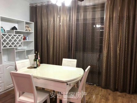 好位置城北小区三室精装拎包入住很干净!只要2200