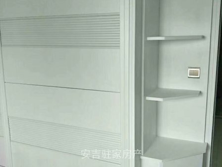 市区最中心位置!地铺印象三楼单身公寓白色装修蛮新只要1800