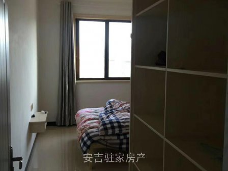 朗里花园五楼三室一卫精装修2500