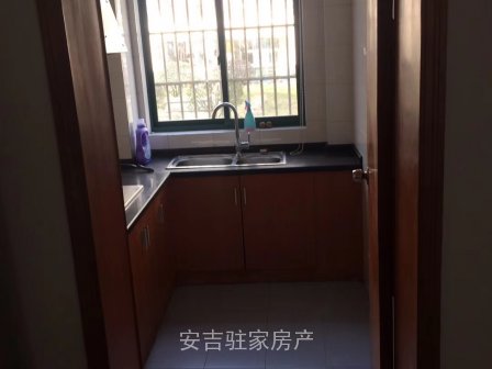 祥云花园2室1厅1卫一厨带车库带储藏室只要65万