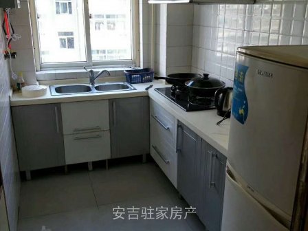 市中心位置龙禧公寓3室2卫精致装修只要2200快来抢吧手慢无