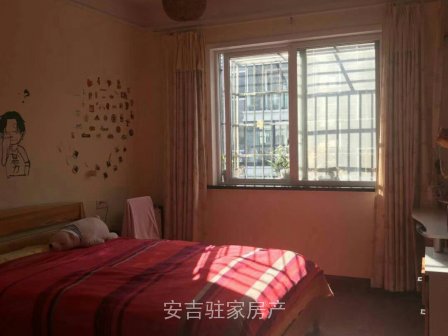 山水华庭多层二楼140方豪华装修带储藏室带车库只要160万