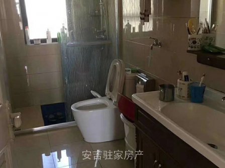 万华公馆全新豪华装修电梯房,还带车位。只要138万哦