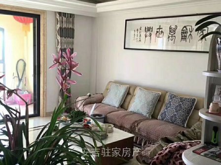 万华公馆全新豪华装修电梯房,还带车位。只要138万哦
