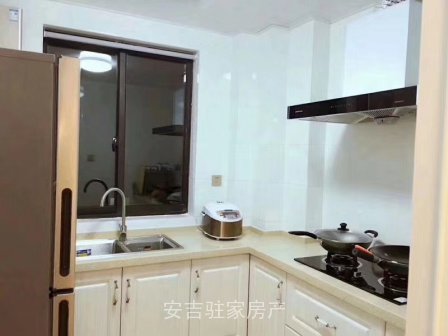 又来一套豪装的急售万华公馆电梯房9楼,豪华装修,带车位只要135万。