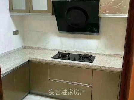 维多利亚一楼东边套豪装带车位和储藏室只要158万。