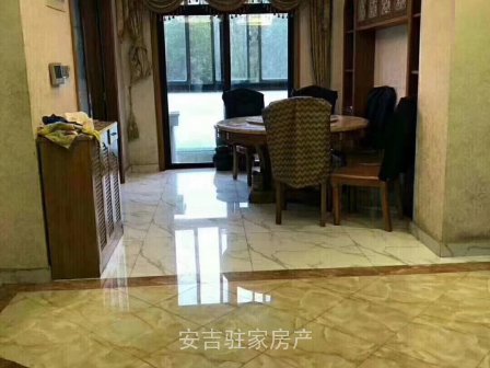 维多利亚一楼东边套豪装带车位和储藏室只要158万。