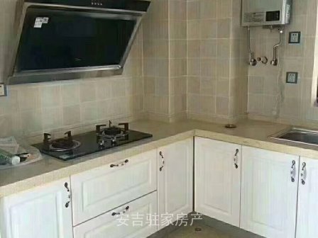 吉星公馆电梯房8楼东边套豪华装修,还带储藏室,89平,实用面积105平,只要105万还包过户